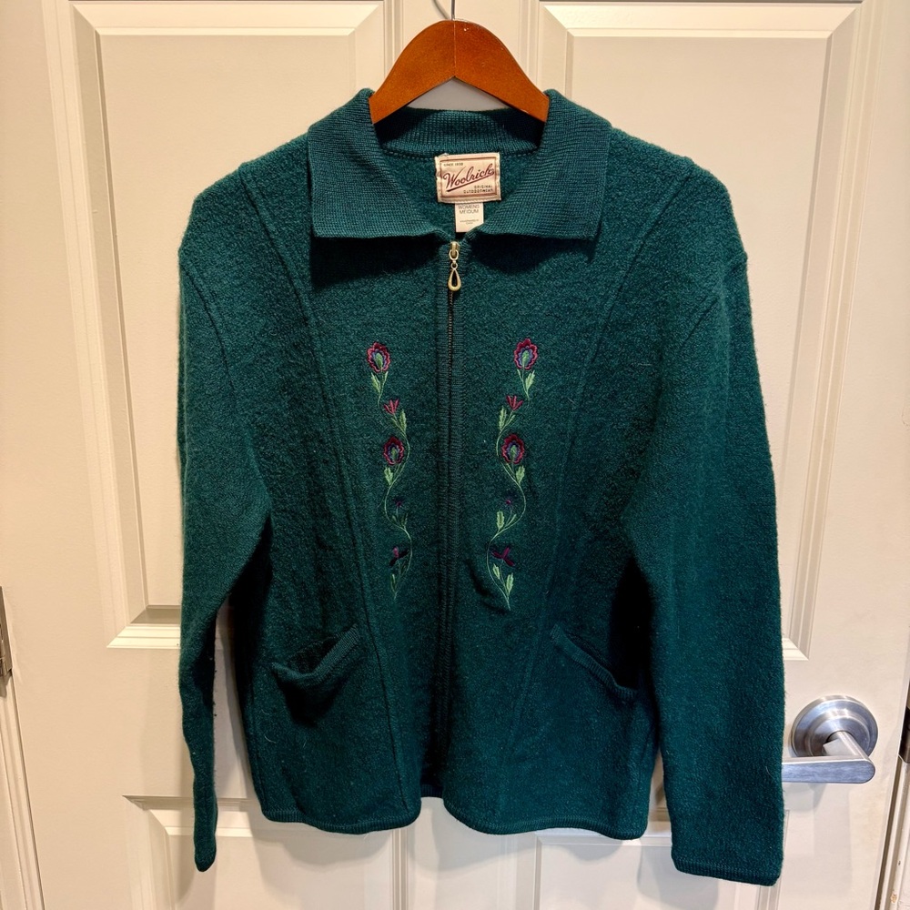 Vintage Woolrich 100% Wool Pine Green Embroidered Floral Zip Sweater Size Medium